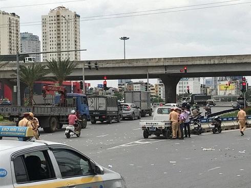 Hà Nội: Cô gái 23 tuổi đi xe đạp điện bị xe bồn cán tử vong trên Đại lộ Thăng Long