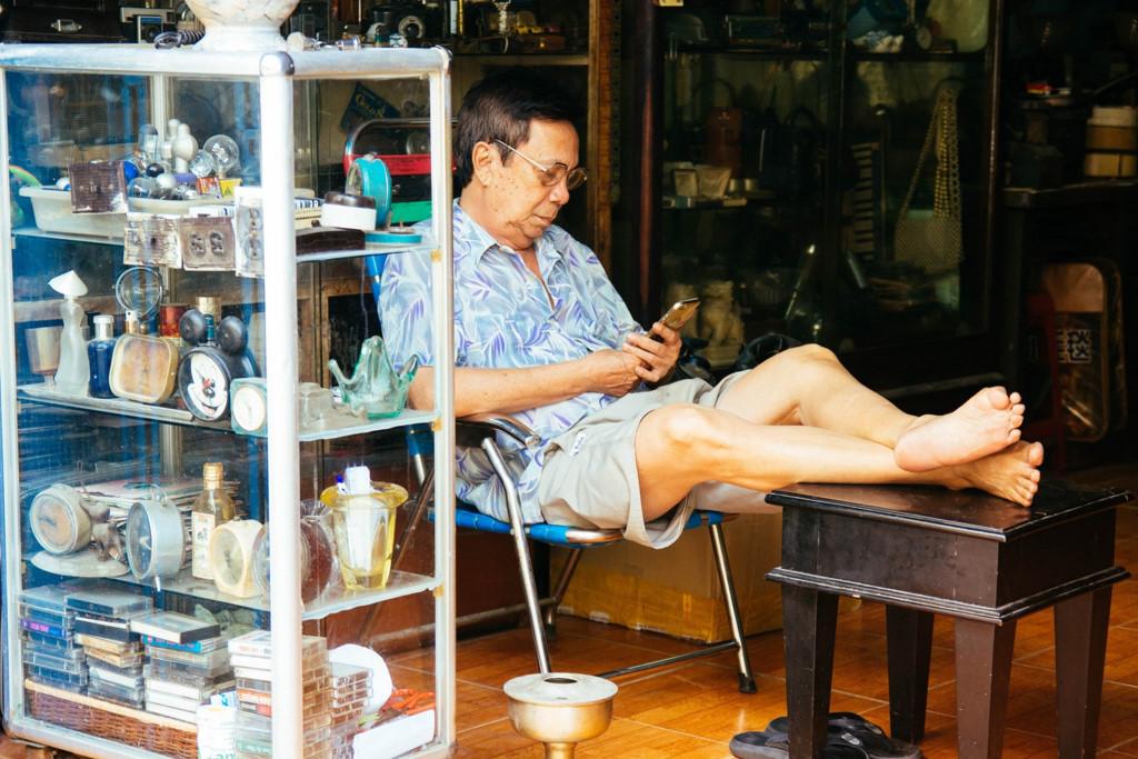 Du lịch Sài Gòn: 5 phố đồ cũ nên ghé đến ở Sài Gòn-ảnh 3