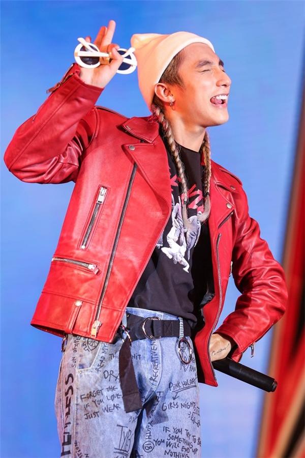 Phong cách thời trang sơn tùng MTP -8