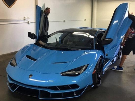 Lamborghini Centenario thứ 4 cập bến Mỹ với ngoại thất nổi bật màu xanh ngọc