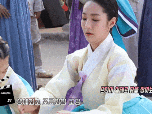 Chết cười với cảnh quay bắt gà của 'nữ hoàng dao kéo' Park Min Young