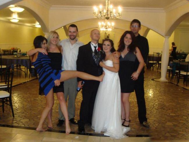 anh-em-be-tac-khi-xem-hinh-ky-quac-cua-chi-em9