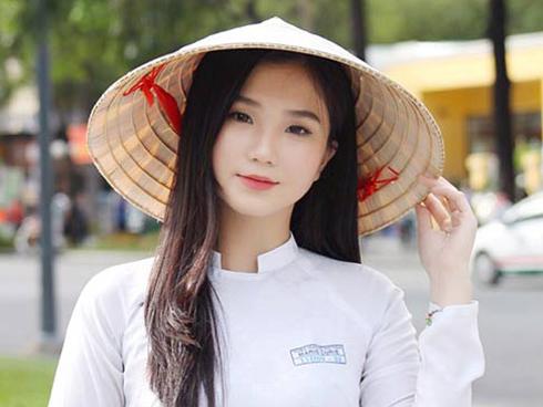 Ngỡ ngàng với chiều cao 1m74 cùng vẻ ngoài nổi bật của nữ sinh 2000