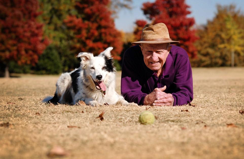 Muốn có sức khỏe tốt, bạn nên nuôi một chú chó