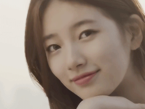 Suzy vượt mặt Son Ye Jin, tiếp tục là biểu tượng 'tình đầu quốc dân'