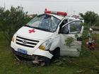 Thái Nguyên: Xe cứu thương đang chở bệnh nhân bất ngờ lao vào giải phân cách, 3 người gặp nạn