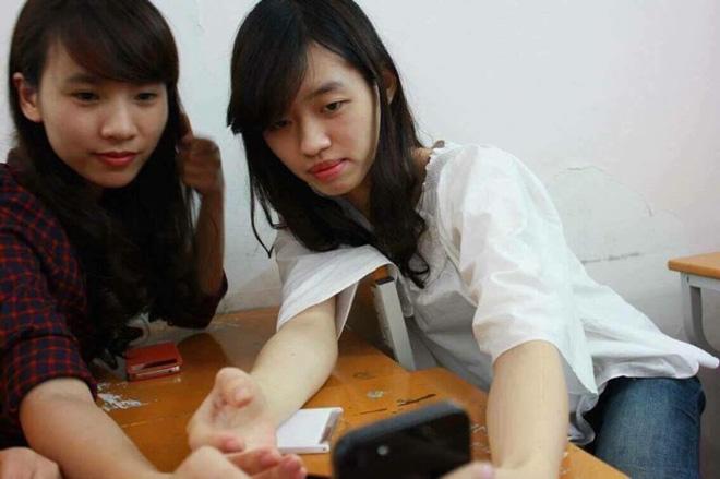 Khánh Linh The Face bị dân mạng tung loạt ảnh chưa phẫu thuật - 1