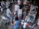 Nữ nhân viên quán chè nổi tiếng ở phố cổ Hà Nội bị khách hàng chửi bới, đập đầu xuống đất