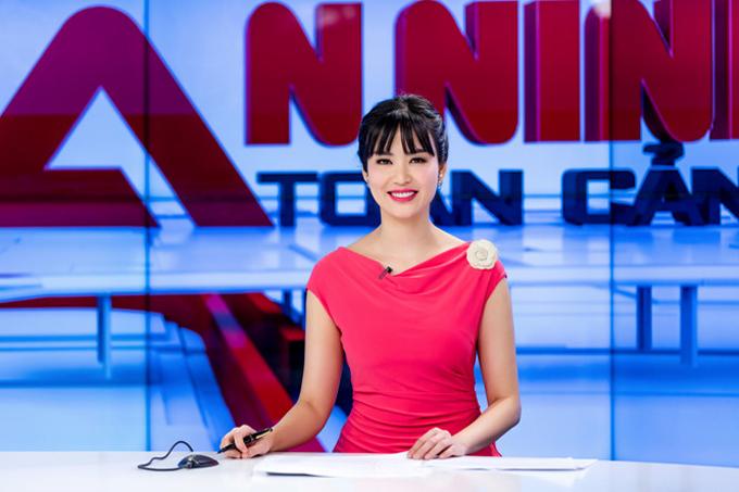Ngắm những người đẹp Việt yêu nghề báo hơn ánh đèn showbiz -1