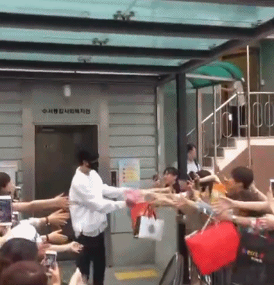 Diễn viên Lee Min Ho nhập ngũ -3