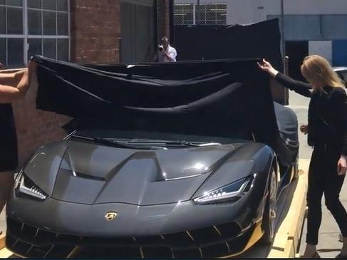 Lamborghini Centenario mui trần 2 triệu USD đầu tiên cập bến Mỹ