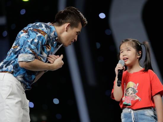 Vietnam Idol Kids: Quốc Thiên hướng dẫn Thu Uyên 'con gái'