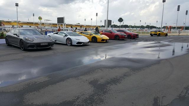 cuong-do-la-cung-dan-sieu-xe-dai-gia-sai-thanh-dua-xe-tai-binh-duong1