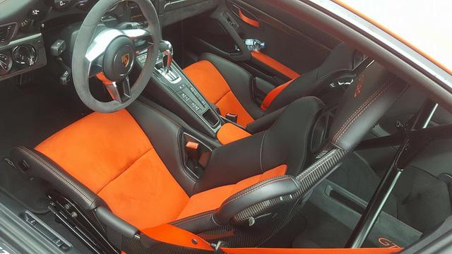 cuong-do-la-cung-dan-sieu-xe-dai-gia-sai-thanh-dua-xe-tai-binh-duong6