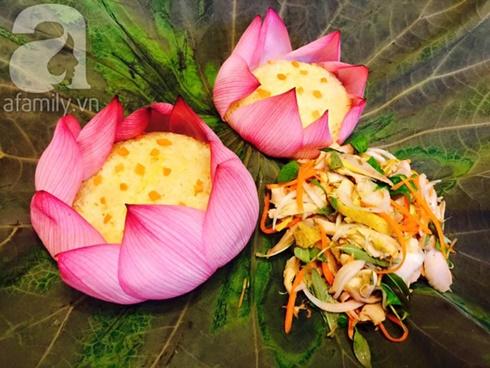 Cơm gà hoa sen nhìn thôi đã muốn ăn rồi!