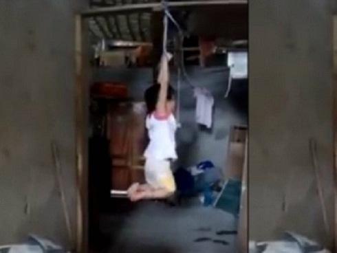 Công an xác minh clip đứa trẻ gào khóc khi bị treo lên xà
