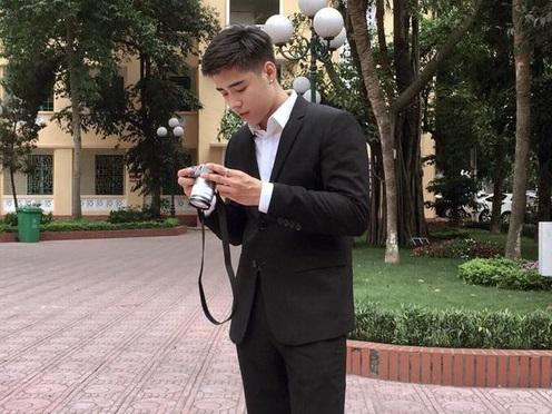 'Hot boy xe bus' thêm một lần khiến các cô gái phát sốt với hình ảnh lịch lãm, chuẩn soái ca