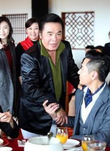 'Vi Tiểu Bảo' đời thực lâm cảnh phải bán nhà vì 6 bà vợ -1