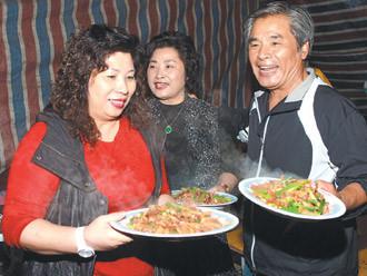 'Vi Tiểu Bảo' đời thực lâm cảnh phải bán nhà vì 6 bà vợ -3