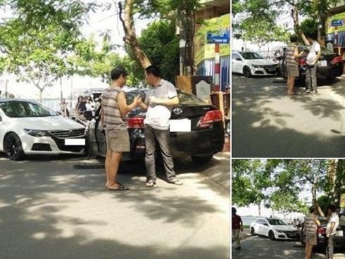 Sau va chạm xe, hai tài xế xuống bắt tay nhau và phân làn đường