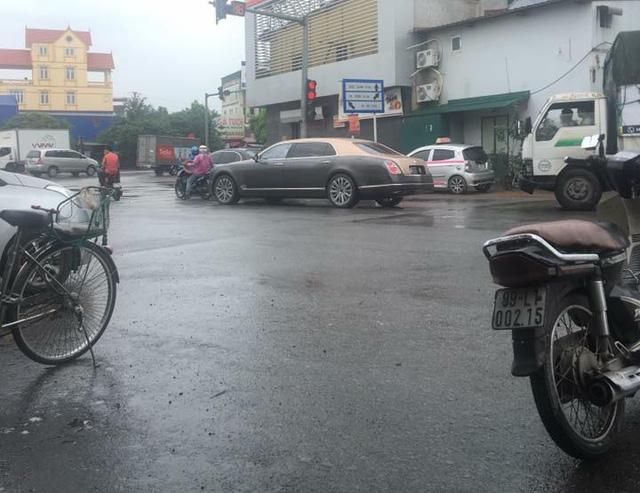 nghi-van-bentley-mulsanne-ewb-2017-dau-tien-cap-ben-viet-nam2