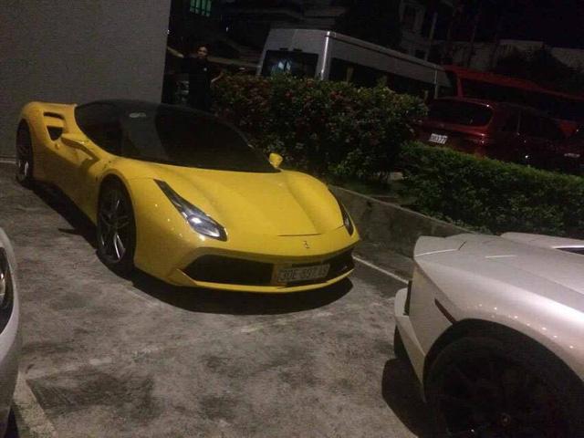 cap-doi-sieu-xe-mui-tran-40-ty-dong-cua-dai-gia-ha-noi-xuat-hien-tai-ha-long2