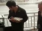 Bé trai sơ sinh bị vứt bỏ trong thùng rác trước bệnh viện