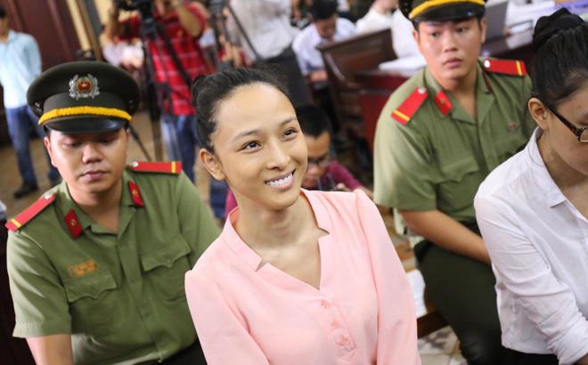 Clip: Trương Hồ Phương Nga nói tiếng Anh như gió khiến các hoa hậu khóc thét-3