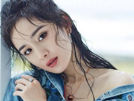 Dương Mịch khoe vẻ đẹp gái một con quyến rũ đến 'phát hờn'