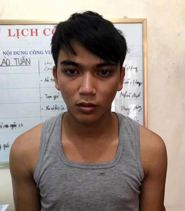 Sáng 1/7, Công an huyện Can Lộc (Hà Tĩnh) đã ra lệnh bắt khẩn cấp Lưu Văn Châu - 26 tuổi (Phù Mỹ, Bình Định) để điều tra hành vi Chống người thi hành công vụ. Châu là người hất văng thượng úy Nguyễn Anh Đức xuống đường, đập đầu vào dải phân cách. Sau khi xảy ra vụ việc, nạn nhân được đưa đi cấp cứu tại bệnh viện trong tình trạng gãy chân trái và chấn thương vùng đầu.