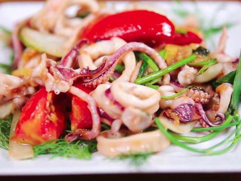 Mẹo 'thần thánh' xào mực giòn sần sật, thơm ngọt, không chảy nước