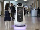 Robot tự hành hiện đại như phim viễn tưởng ở sân bay Hàn Quốc