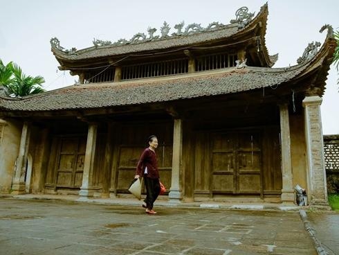 Ngắm ngôi đình đẹp nhất xứ Đoài thâm trầm trong nắng