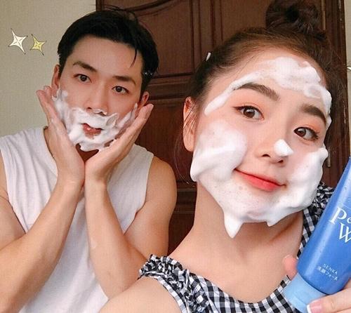 Trần Ba Duy là hot boy nổi tiếng trên mạng xã hội nhờ trào lưu "đẹp trai nhiều đứa yêu". Anh tham gia diễn xuất trong một số MV ca nhạc và đóng sitcom "Những phóng viên vui nhộn". Tháng 10/2015, anh tuyên bố kết hôn với cô gái xinh đẹp tên Nguyễn Nam Thương (SN 1995), đang học tại ĐH Sân khấu Điện ảnh Hà Nội