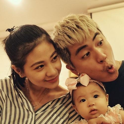 Ứng Duy Kiên (SN 1992, tại Hà Nội) được giới trẻ biết đến là một quay phim có tiếng. Anh từng gây tiếng vang lớn khi quay các MV nhạc "chất lừ" như "Thật bất ngờ" của Trúc Nhân, "Vợ người ta" của Phan Mạnh Quỳnh. Đầu năm 2016, anh bất ngờ kết hôn trong sự tiếc nuối của không ít cô gái trẻ.