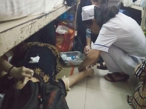 Cấp cứu bệnh nhân trên sàn nhà, điều dưỡng bị kỷ luật