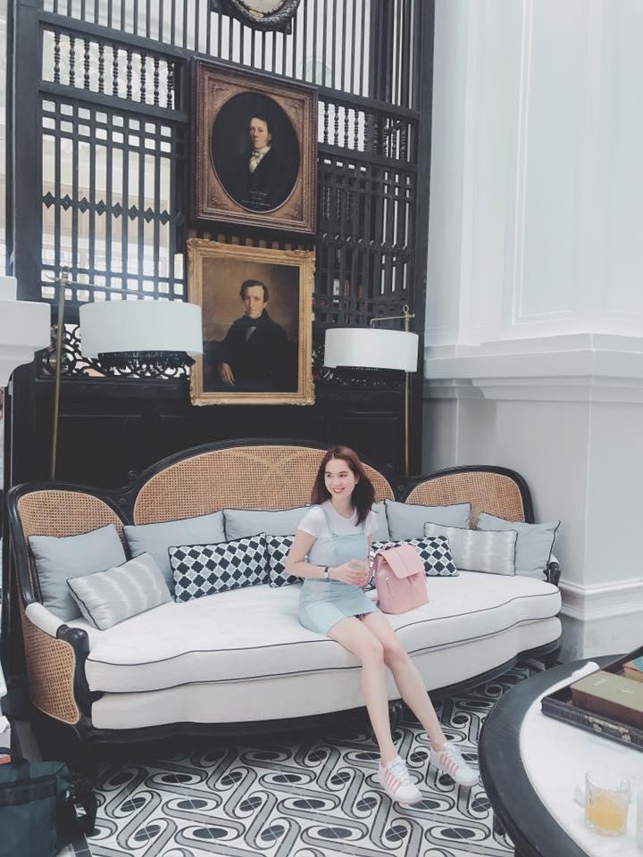 Thời trang của Ngọc Trinh  hóa thân thành 'Em chưa 18'-7