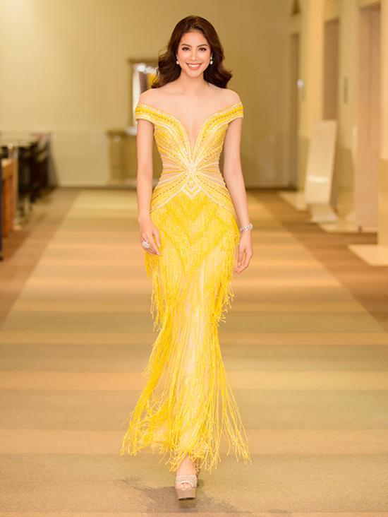 Thời trang thảm đỏ: Phạm Hương - Khánh Ngân lộng lẫy -1