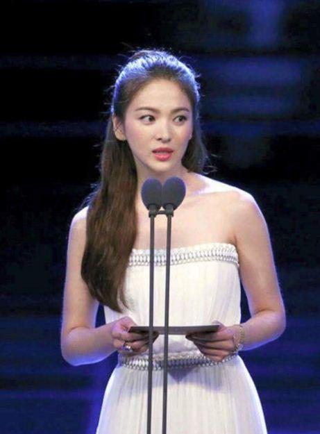 Trẻ đẹp bất chấp tuổi tác, Song Hye Kyo đốn gục trái tim Song Joong Ki là điều đương nhiên!-3