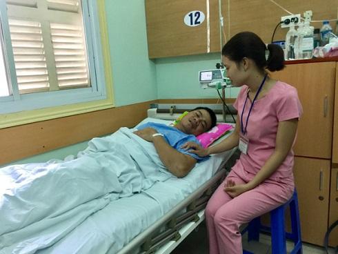 Thượng úy CSGT bị container suýt chẹt chết kể phút đối diện tử thần