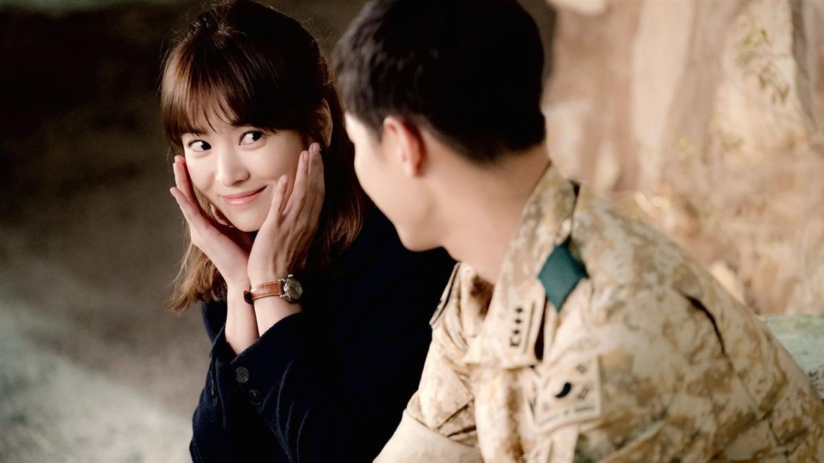 Tiết lộ giây phút Song Hye Kyo bật khóc khi được 'hậu duệ' mở lời cầu hôn -3