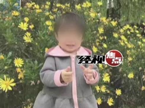 Bị bé trai 5 tuổi bế vào thang máy rồi một mình đi lên tầng cao, cô bé 2 tuổi chết thảm