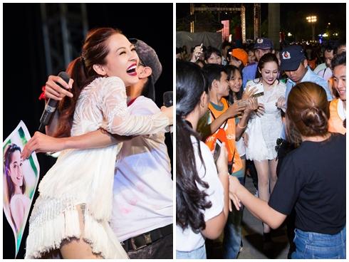 Fan cuồng lao lên sân khấu, vây kín khiến Bảo Anh vừa mừng vừa lo