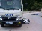 Xe máy va chạm với ôtô tuần tra CSGT, chồng tử vong vợ bị thương