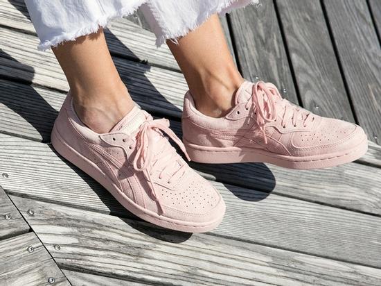 Thêm 5 đôi sneaker màu ngọt lịm không khỏi khiến các cô nàng 'đứng hình'