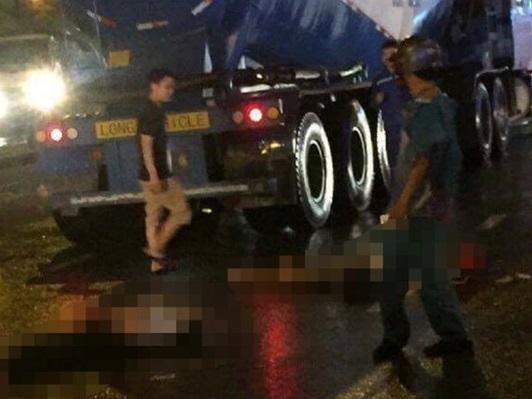 Chị đèo em ngã ra đường, xe đầu kéo cán tử vong