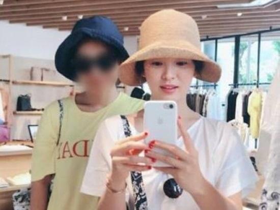 Song Hye Kyo 'rạng ngời mà không chói lóa' lần đầu lộ diện sau tin kết hôn với tình trẻ