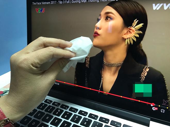 Chết cười xem clip chuyên gia trang điểm Nam Trung 'trị môi thâm' cho Lan Khuê -5