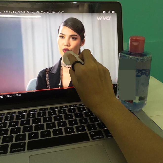 Chết cười xem clip chuyên gia trang điểm Nam Trung 'trị môi thâm' cho Lan Khuê -7