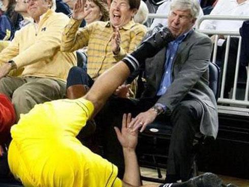 Khoảnh khắc hài hước trước khi 'tai họa' ập xuống